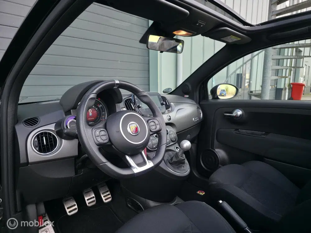 Fiat 500C Abarth 595C 1.4 T-Jet Handgeschakeld uit 2023, foto 8