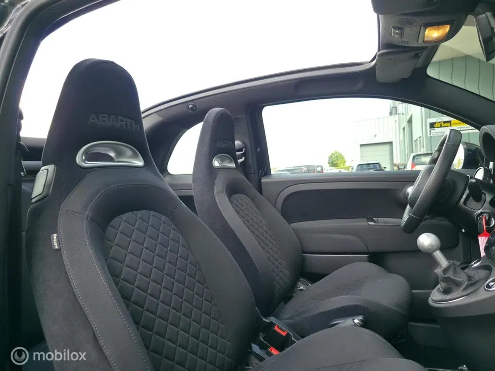 Fiat 500C Abarth 595C 1.4 T-Jet Handgeschakeld uit 2023, foto 9