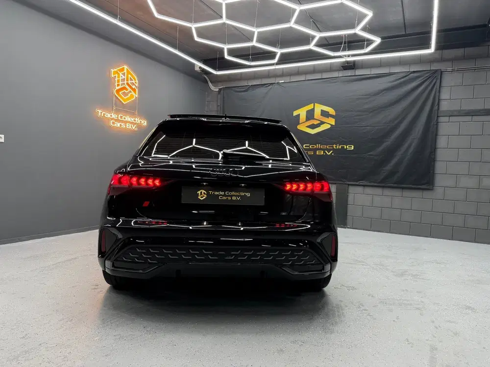 Audi A3 35 TFSI S-Edition-Pano-Keyless-Sonos-Ambi uit 2024, foto 5