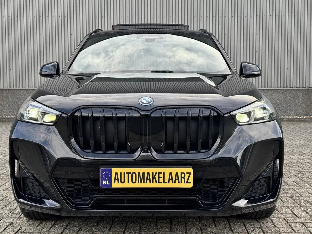 BMW X1 xDrive30e M PANO MASSAGE H&K 360 uit 2023, foto 2