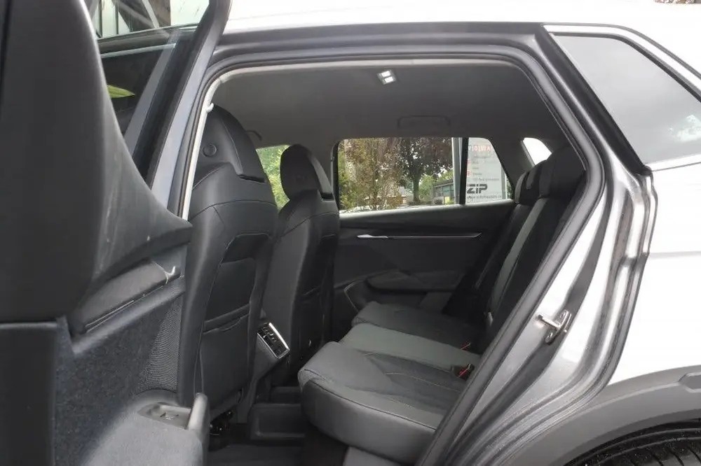 Skoda Elroq 85 Loft uit 2025, foto 8