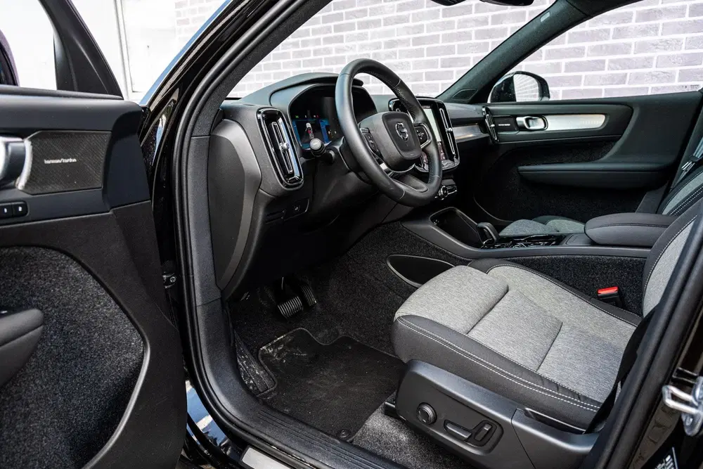 Volvo XC40 2.0 B4 Plus Dark uit 2026, foto 18