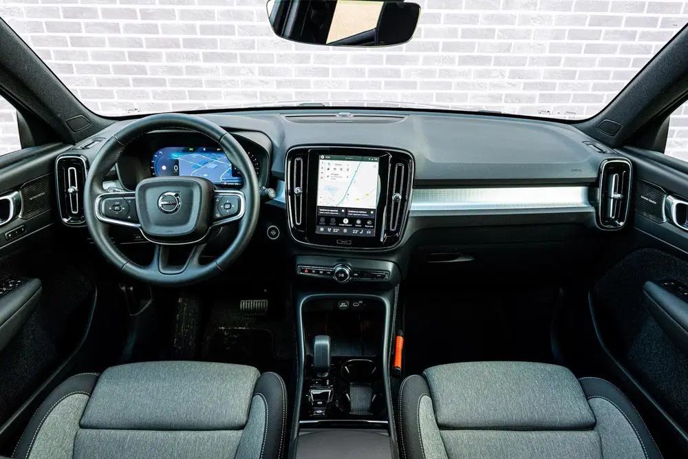 Volvo XC40 2.0 B4 Plus Dark uit 2026, foto 6