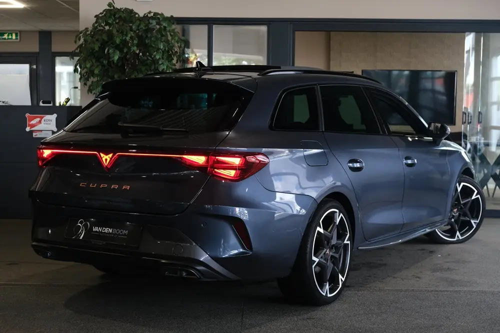 Cupra Leon 1.5 eTSI 150PK DSG Facelift Pano Led uit 2024, foto 2