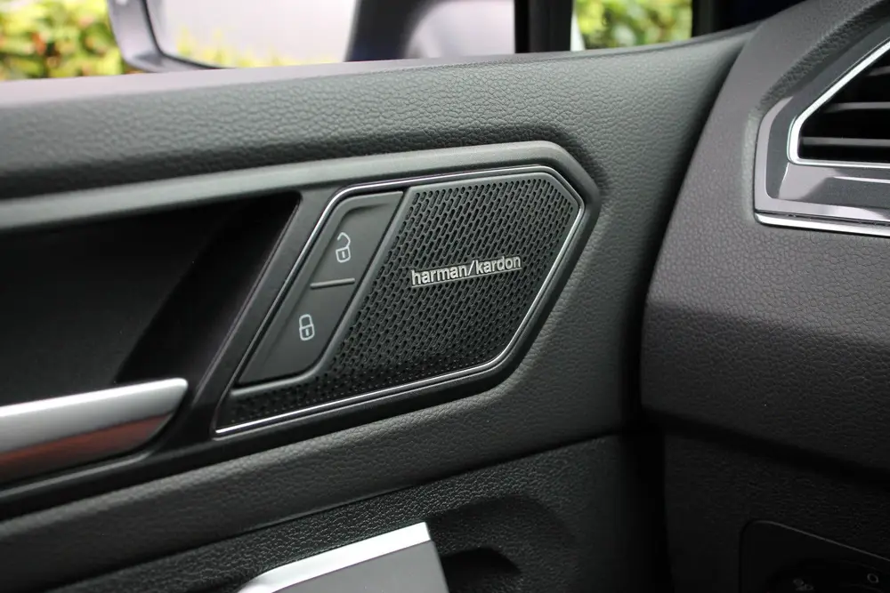Volkswagen Tiguan 2.0 TSI R 75 Edition 320pk Akrapovic Leer uit 2021, foto 17