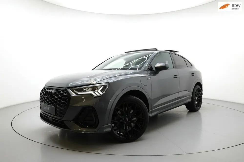 Audi Q3 Sportback 45 TFSI e 3x S LINE PANO VIRTUAL ACC MATRI uit 2022