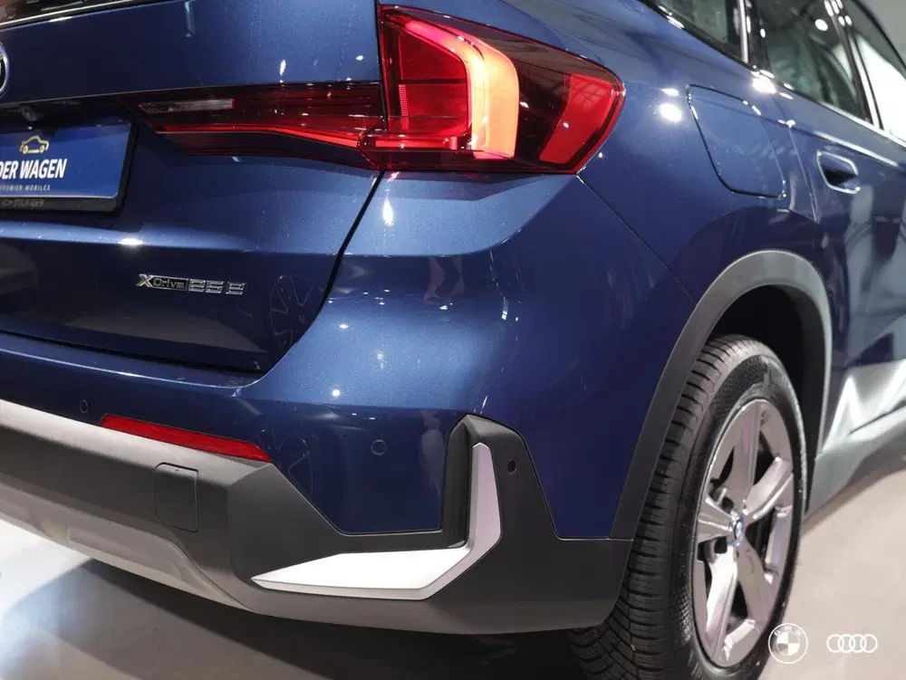 BMW X1 xDrive25e BUSINESS uit 2024, foto 14