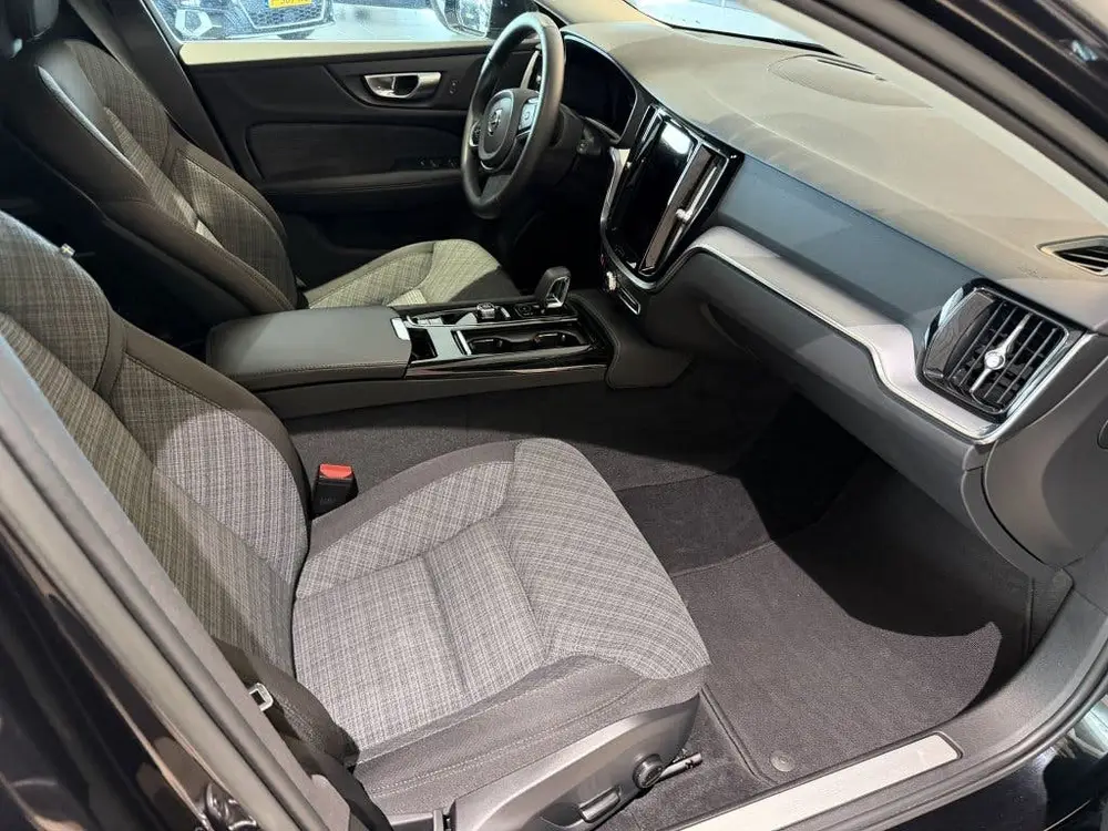 Volvo V60 2.0 T6 Plug-in Hybrid AWD Core Bright (bj uit 2023, foto 3
