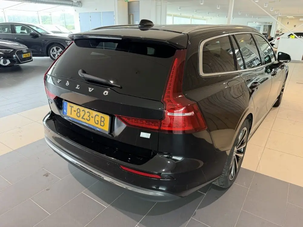 Volvo V60 2.0 T6 Plug-in Hybrid AWD Core Bright (bj uit 2023, foto 5