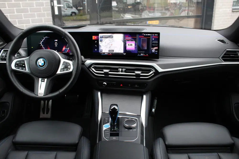 BMW i4 eDrive40 High Executive 84 kWh uit 2022, foto 2