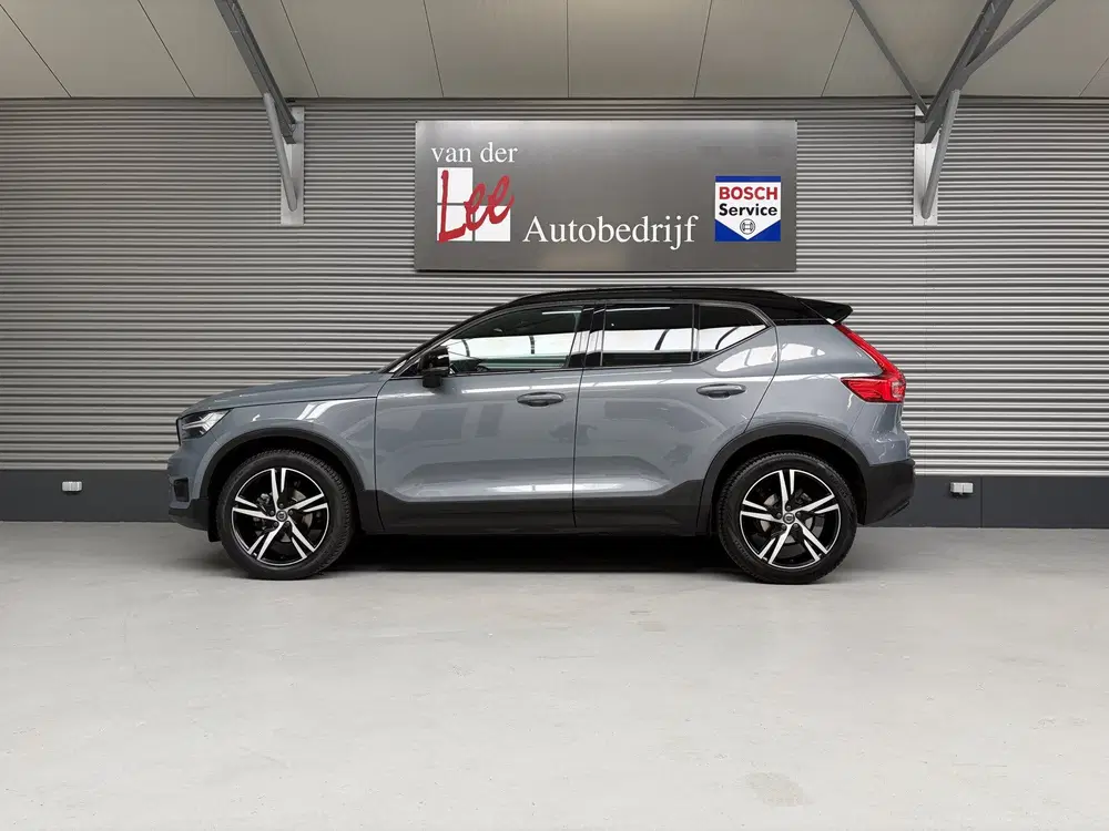 Volvo XC40 1.5 T3 R-DESIGN uit 2021, foto 2