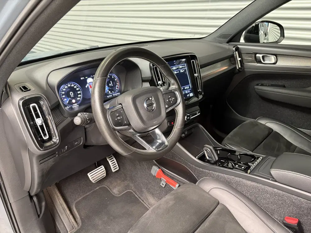 Volvo XC40 1.5 T3 R-DESIGN uit 2021, foto 6