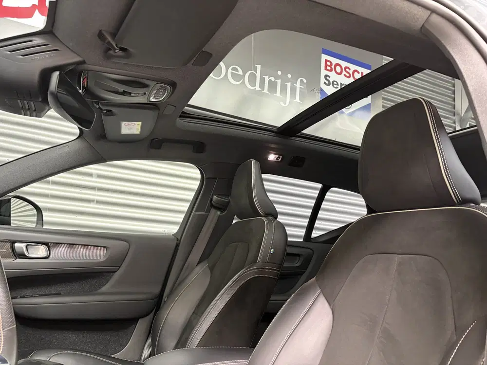 Volvo XC40 1.5 T3 R-DESIGN uit 2021, foto 7