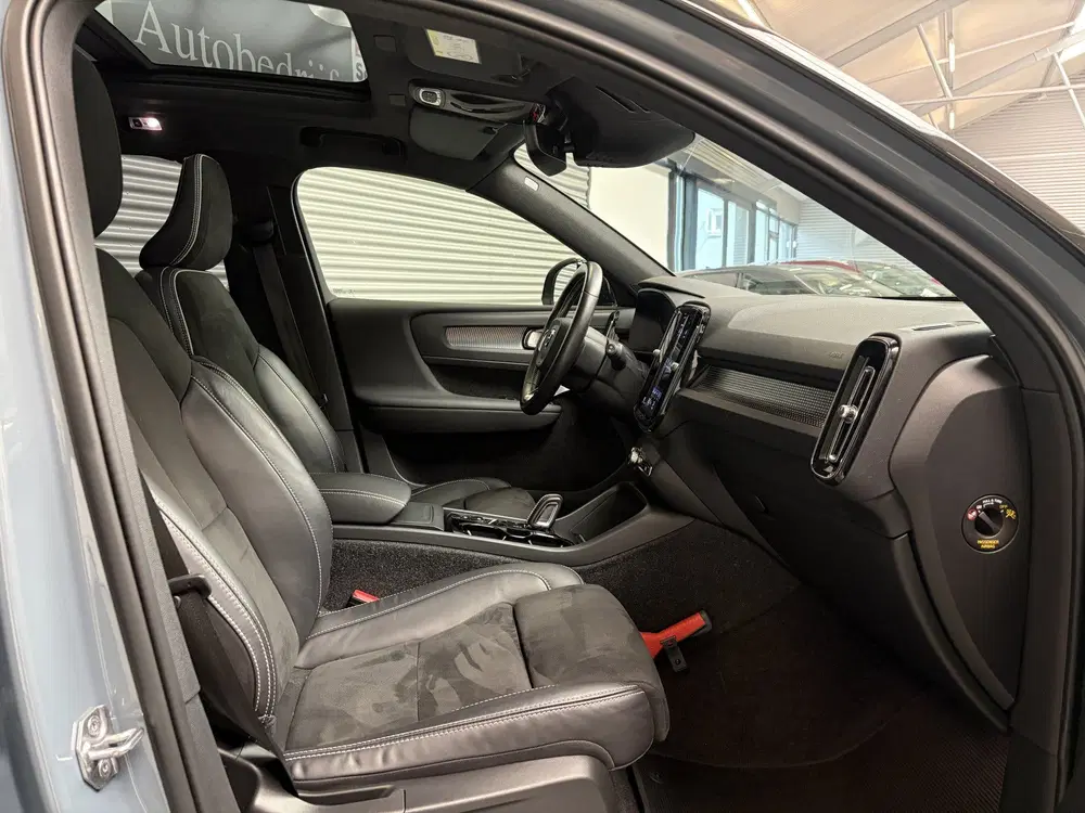 Volvo XC40 1.5 T3 R-DESIGN uit 2021, foto 9