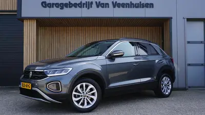Volkswagen T-Roc 1.5 TSI 150pk DSG Life Business *Facelift* uit 2022