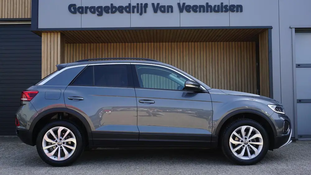 Volkswagen T-Roc 1.5 TSI 150pk DSG Life Business *Facelift* uit 2022, foto 3