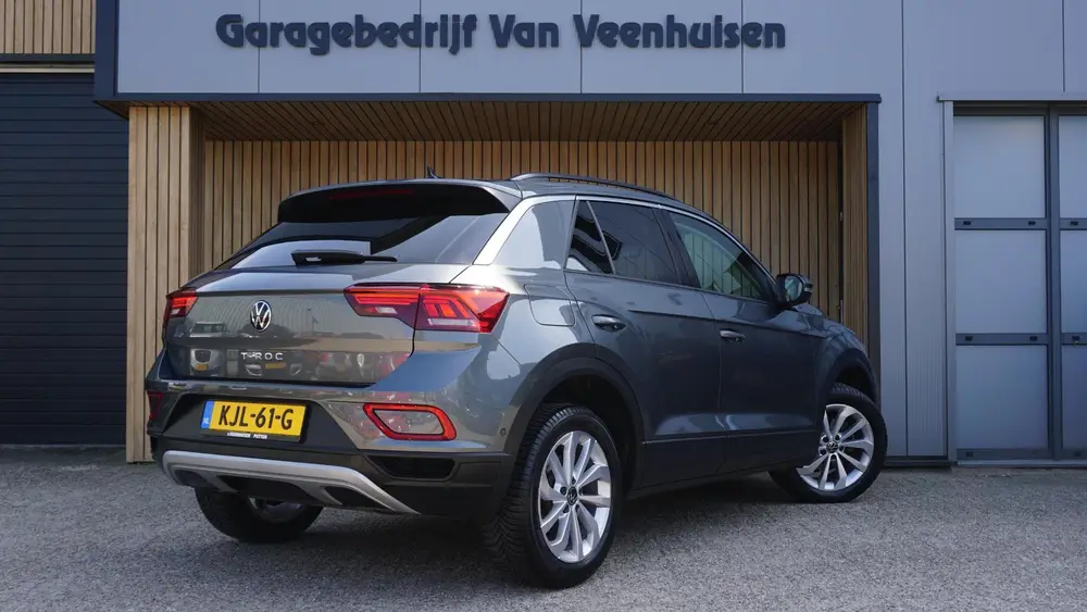 Volkswagen T-Roc 1.5 TSI 150pk DSG Life Business *Facelift* uit 2022, foto 6