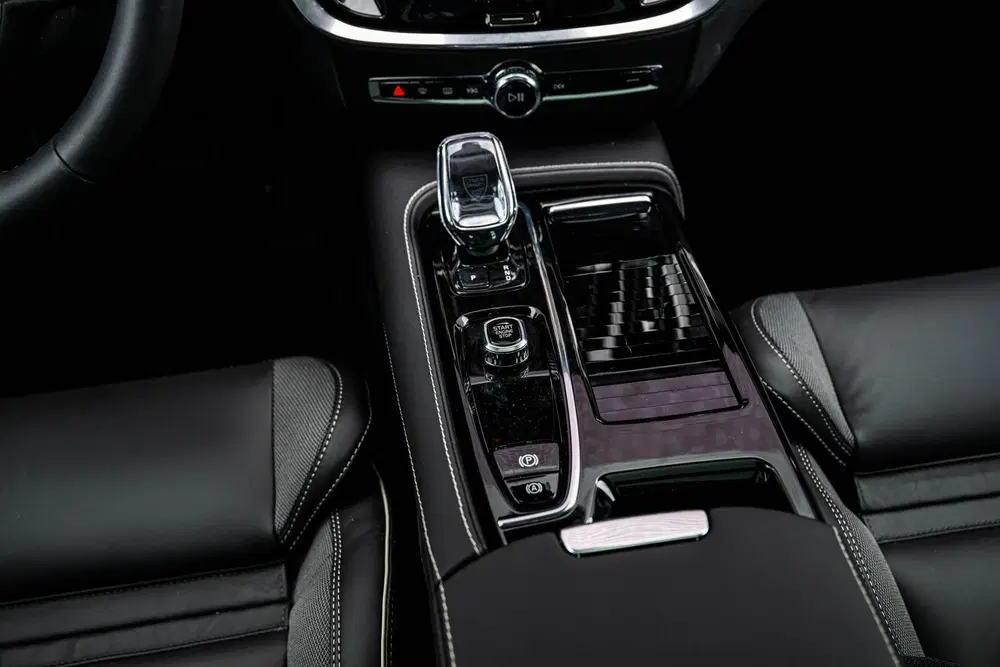 Volvo V60 2.0 T6 Plug-in hybrid AWD Ultra Dark uit 2026, foto 13
