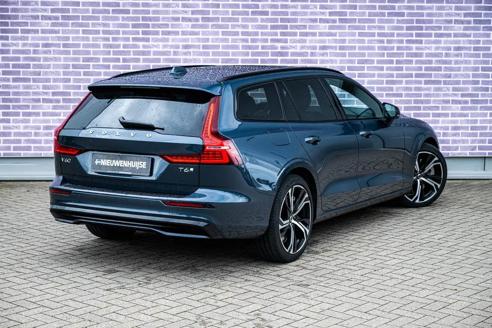 Volvo V60 2.0 T6 Plug-in hybrid AWD Ultra Dark uit 2026, foto 16