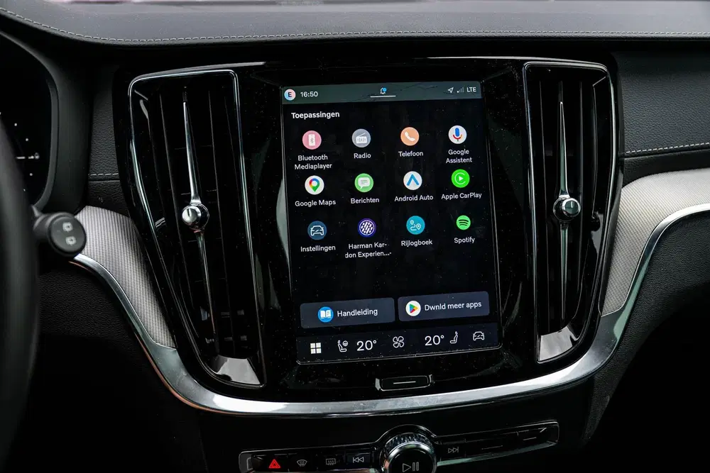 Volvo V60 2.0 T6 Plug-in hybrid AWD Ultra Dark uit 2026, foto 19