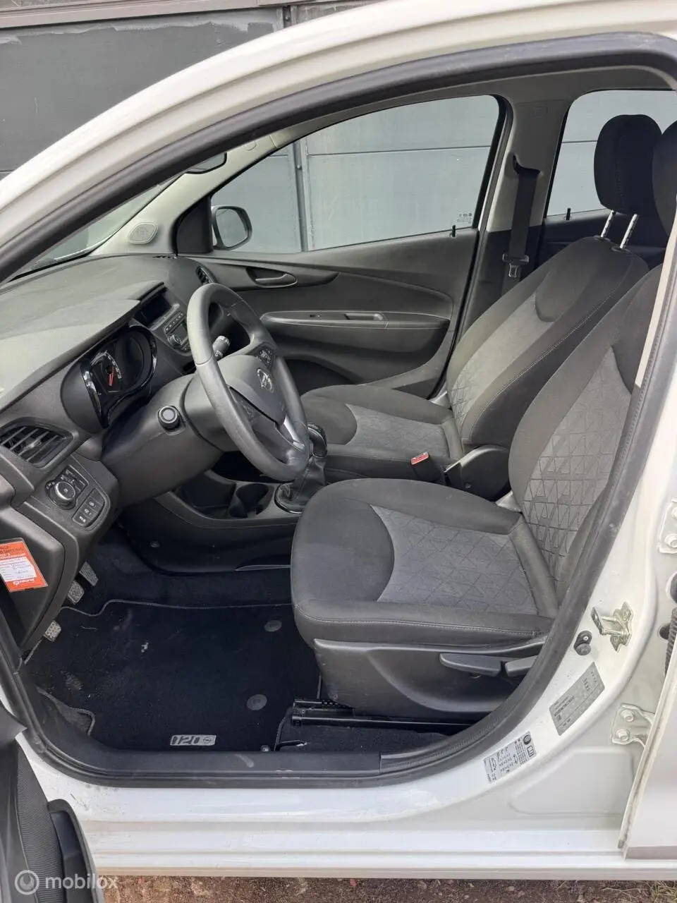 Opel Karl 1.0 ecoFLEX 120 Jaar edition uit 2019, foto 12