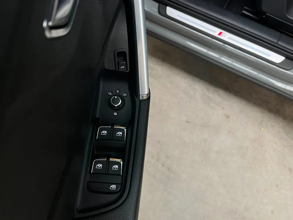Audi Q2 35 TFSI CoD Design S Line Carplay uit 2019, foto 11