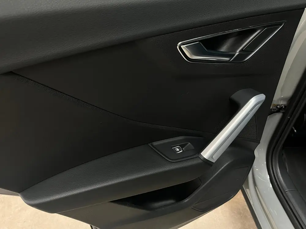 Audi Q2 35 TFSI CoD Design S Line Carplay uit 2019, foto 13