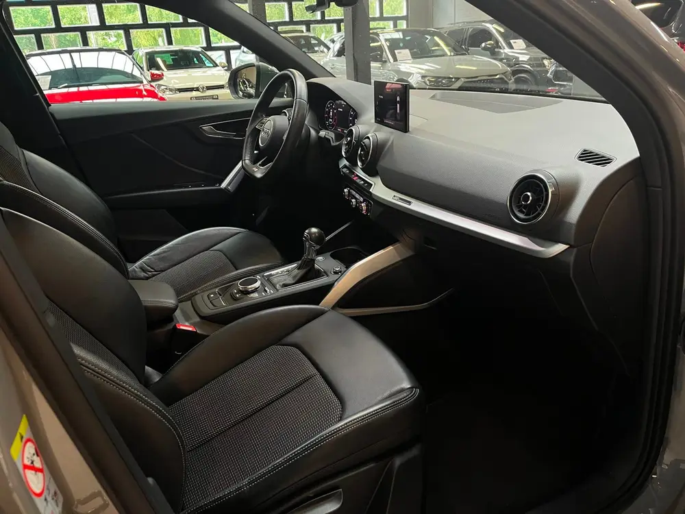 Audi Q2 35 TFSI CoD Design S Line Carplay uit 2019, foto 15