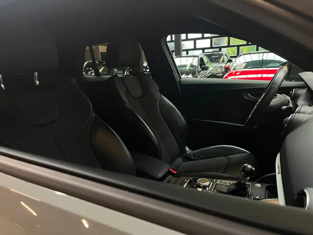 Audi Q2 35 TFSI CoD Design S Line Carplay uit 2019, foto 16