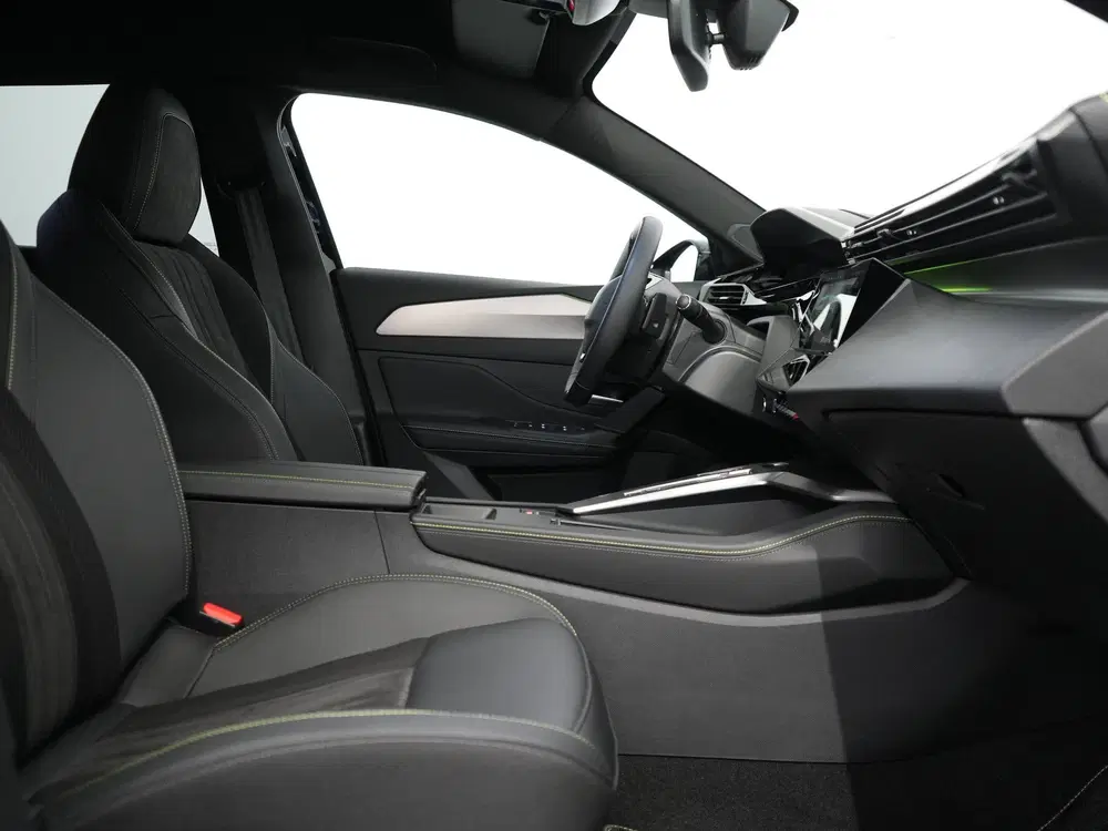 Peugeot 308 1.2 Hybrid 145 e-DCS6 GT uit 2025, foto 4