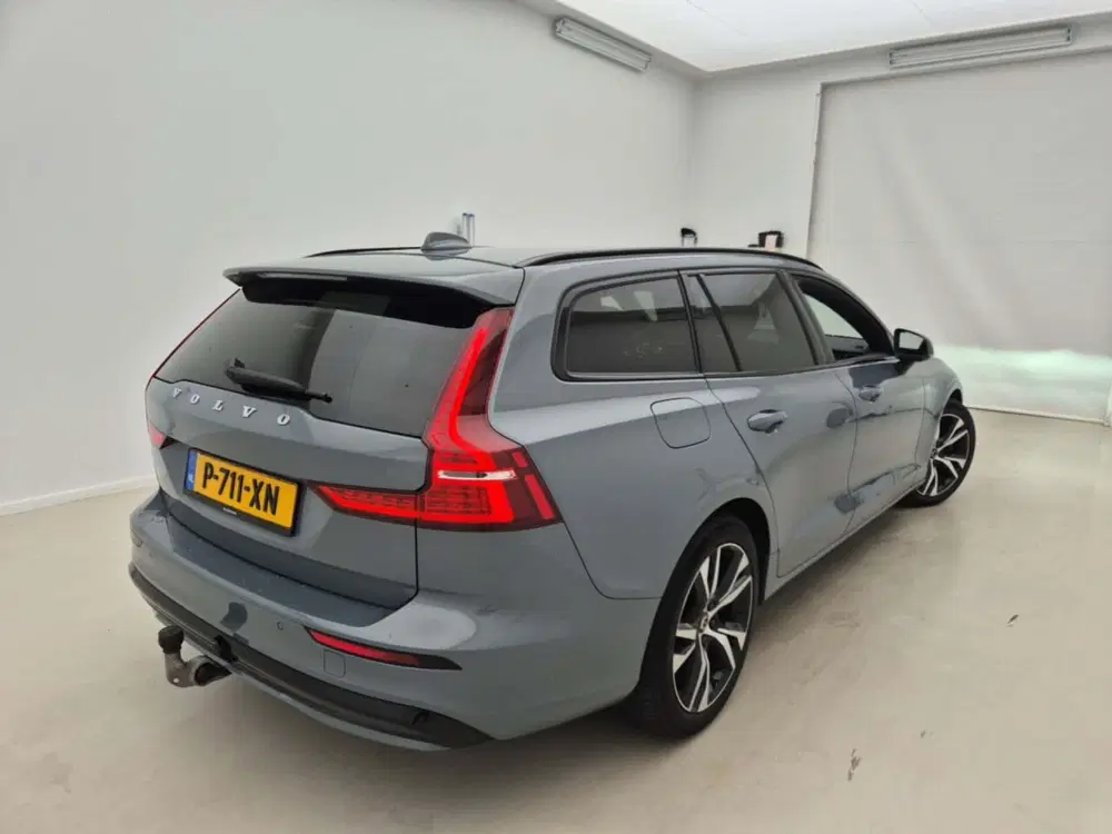 Volvo V60 2.0 B4 Plus Dark 1e Eigenaar uit 2022, foto 2