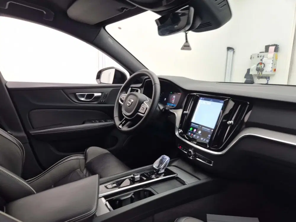 Volvo V60 2.0 B4 Plus Dark 1e Eigenaar uit 2022, foto 3
