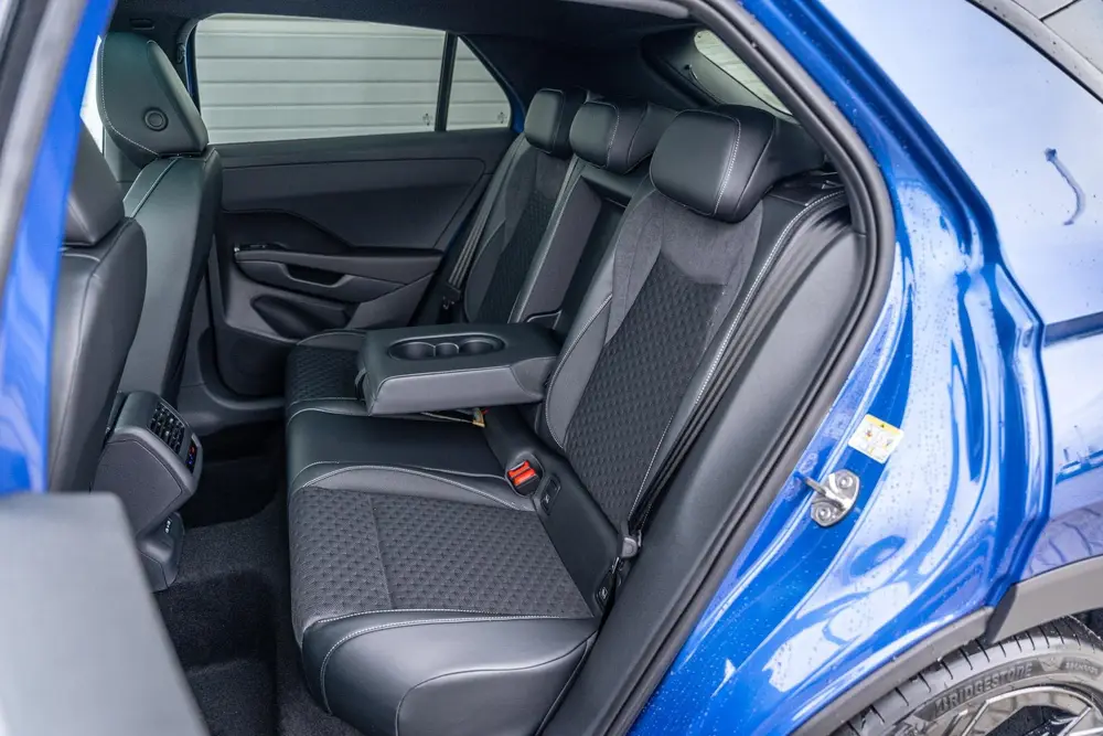 Volkswagen T-Roc 1.5 eTsi 150pk R-Line First Edition | Black uit 2026, foto 15