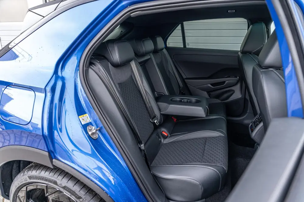 Volkswagen T-Roc 1.5 eTsi 150pk R-Line First Edition | Black uit 2026, foto 19