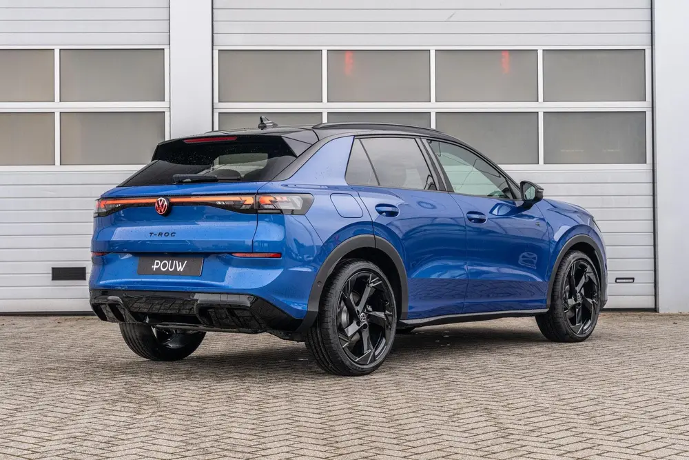 Volkswagen T-Roc 1.5 eTsi 150pk R-Line First Edition | Black uit 2026, foto 2