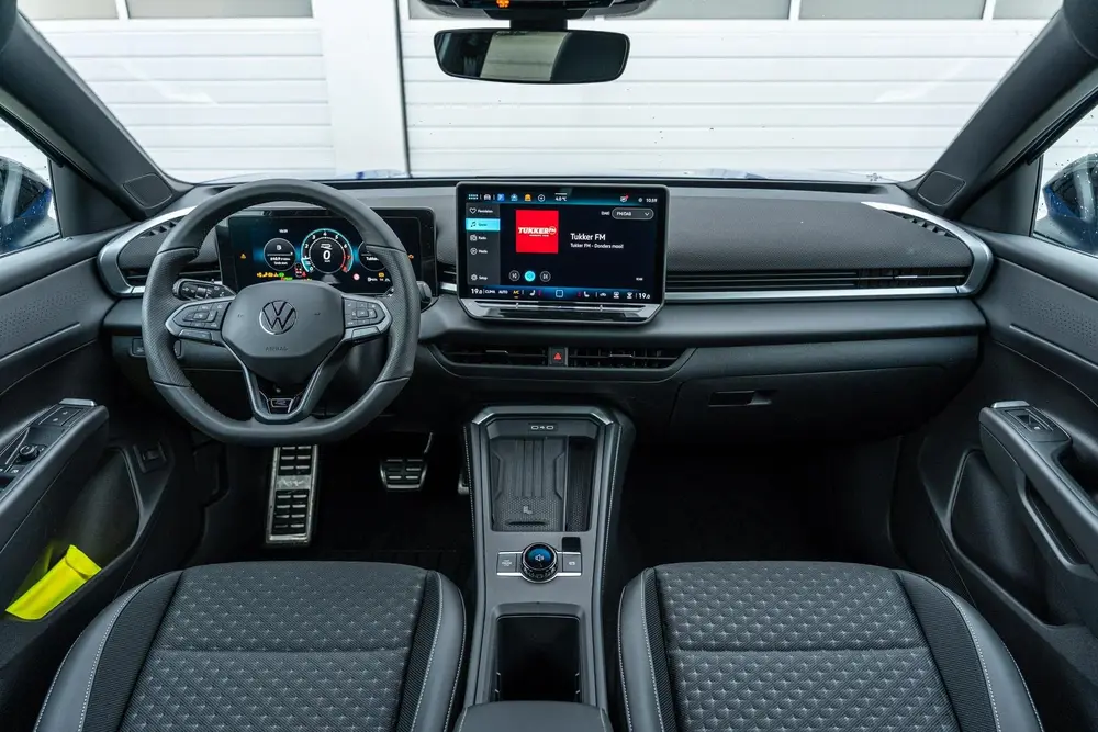 Volkswagen T-Roc 1.5 eTsi 150pk R-Line First Edition | Black uit 2026, foto 5
