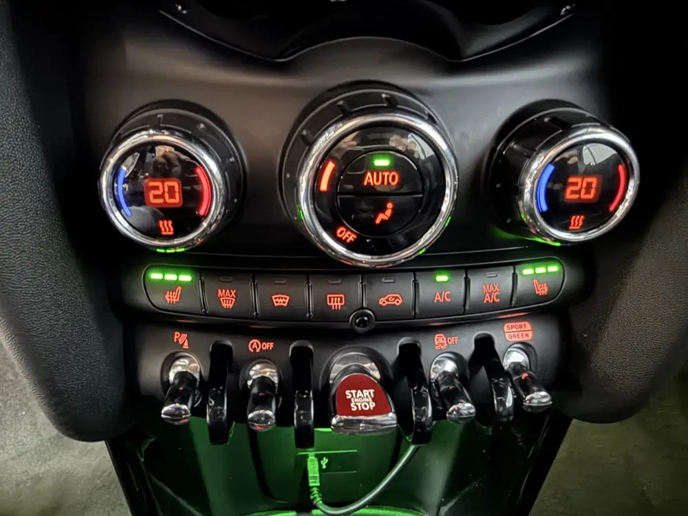 Mini Cabrio 1.5 Cooper Salt // Leer // Mini Yours // JCW! uit 2019, foto 18