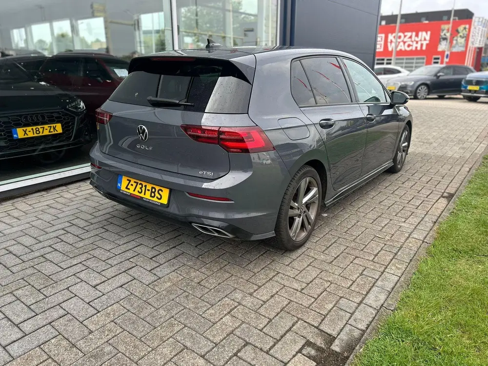 Volkswagen Golf 1.5 eTSI R-Line Business uit 2021, foto 2
