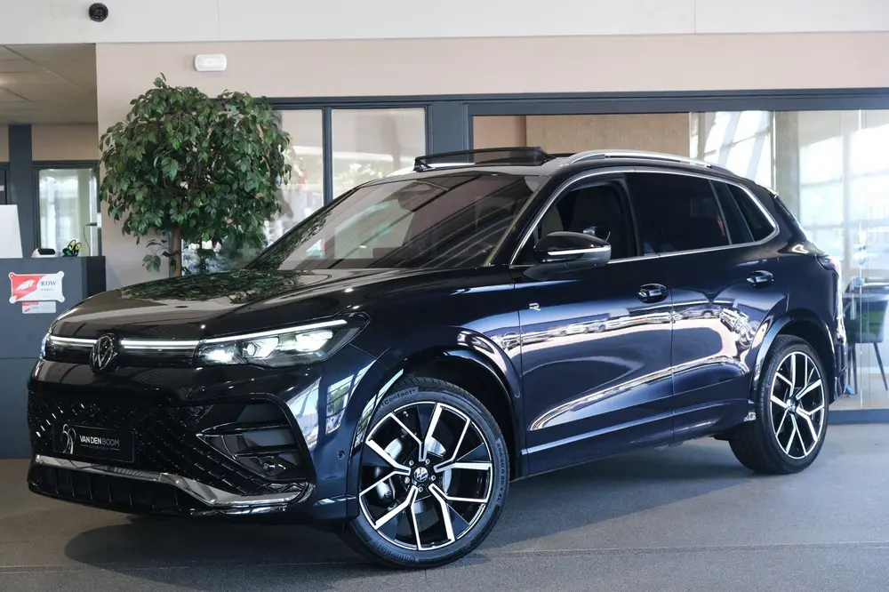 Volkswagen Tiguan 1.5 eTSI 2x R-Line DSG Pano IQ Matrix Trek uit 2024