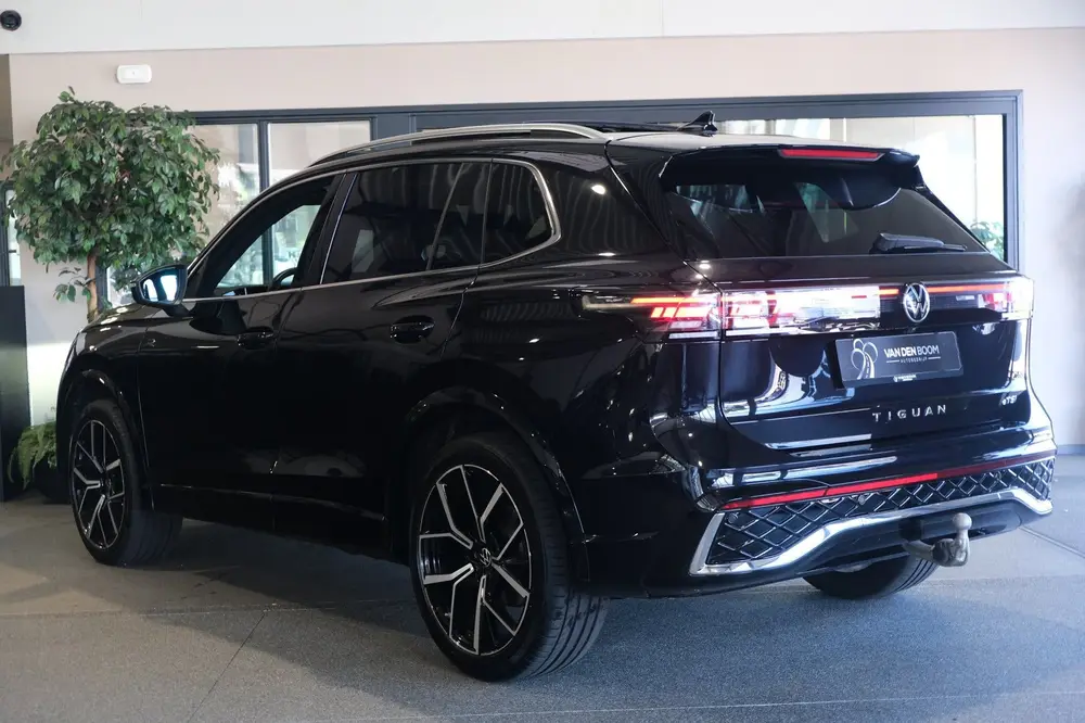 Volkswagen Tiguan 1.5 eTSI 2x R-Line DSG Pano IQ Matrix Trek uit 2024, foto 2