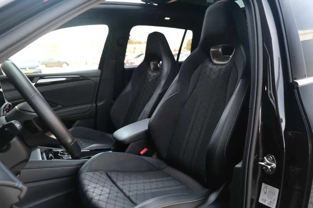 Volkswagen Tiguan 1.5 eTSI 2x R-Line DSG Pano IQ Matrix Trek uit 2024, foto 4