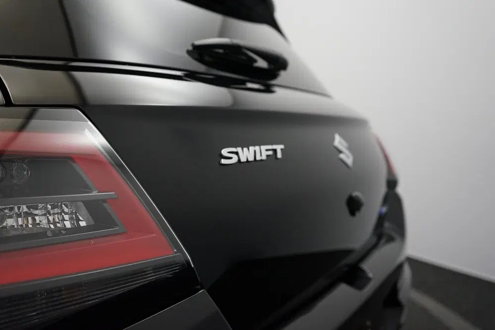 Suzuki Swift 1.2 Comfort Smart Hybrid Dealeronderh uit 2024, foto 17