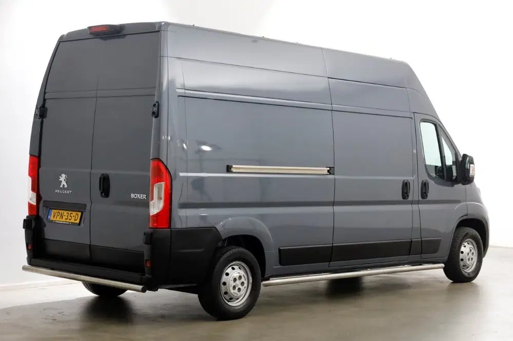 Peugeot Boxer 335 2.2 BlueHDi 140pk L3H3 Premium Airco uit 2022, foto 2