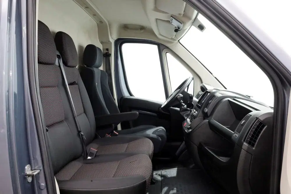 Peugeot Boxer 335 2.2 BlueHDi 140pk L3H3 Premium Airco uit 2022, foto 3