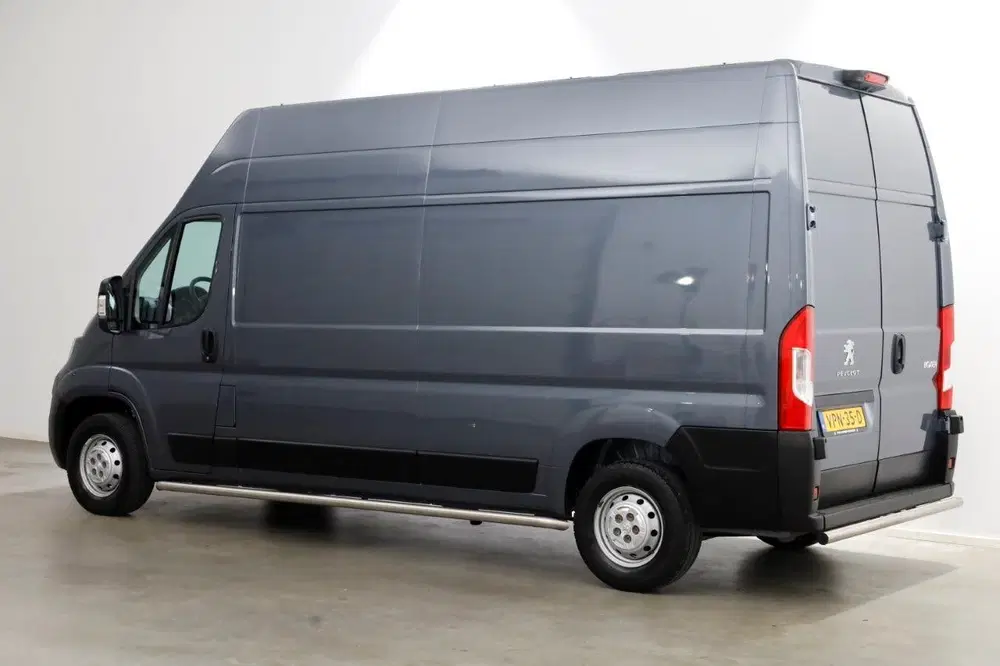 Peugeot Boxer 335 2.2 BlueHDi 140pk L3H3 Premium Airco uit 2022, foto 9