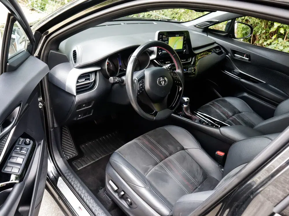 Toyota C-Hr 2.0 Hybrid GR-Sport 1e-Eig. & Dealer-Onder uit 2022, foto 3