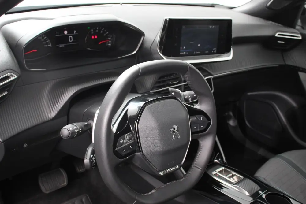 Peugeot 2008 1.2 PureTech 130pk Automaat Allure Navigat uit 2023, foto 9