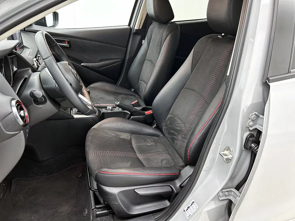Mazda 2 1.5 e-SkyActiv-G 90 Homura uit 2024, foto 16