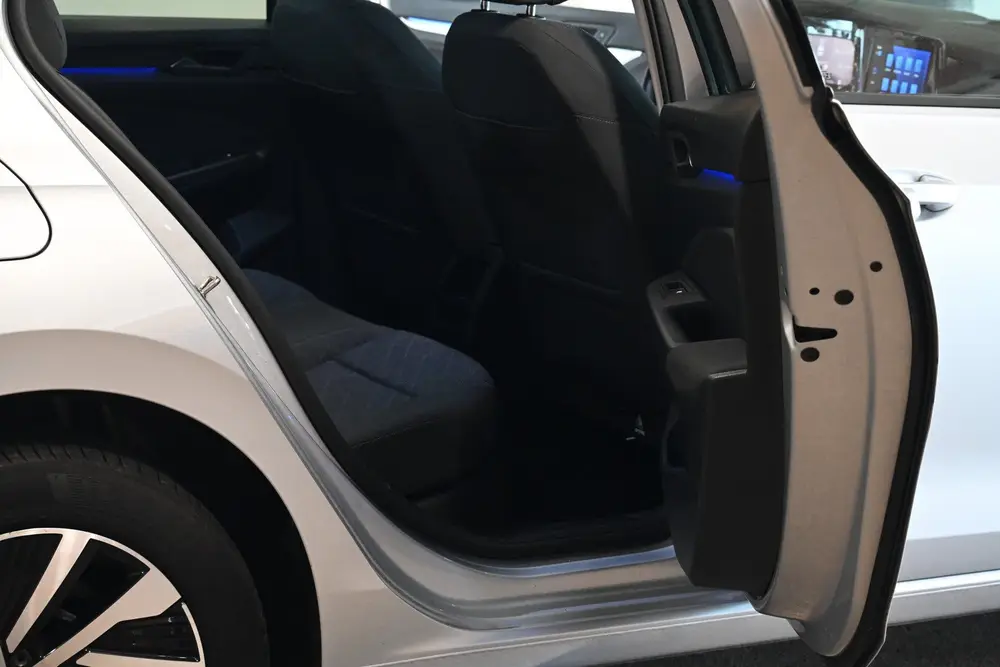 Volkswagen Golf 1.0 TSI Life (bj 2021) uit 2021, foto 17