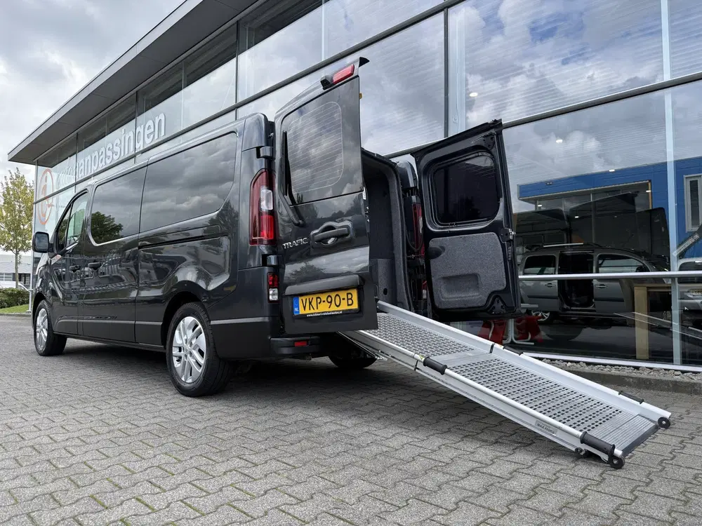 Renault Trafic 2.0 dCi 145 T29 L2H1 Luxe (Mo uit 2021, foto 2